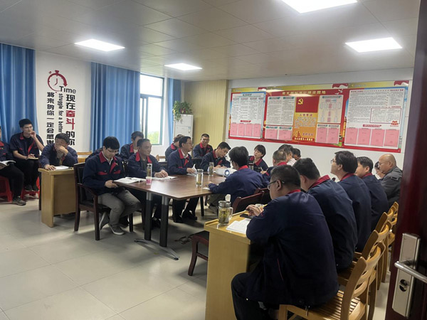 王伍升到建材研究室、建材公司調(diào)研